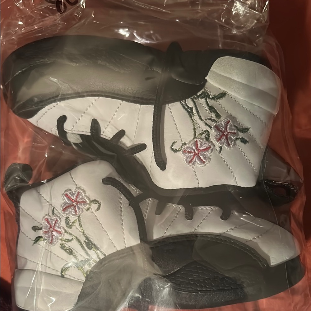 Floral Embroidered Women's Sneakers
